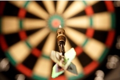 Dartboard mit Pfeil